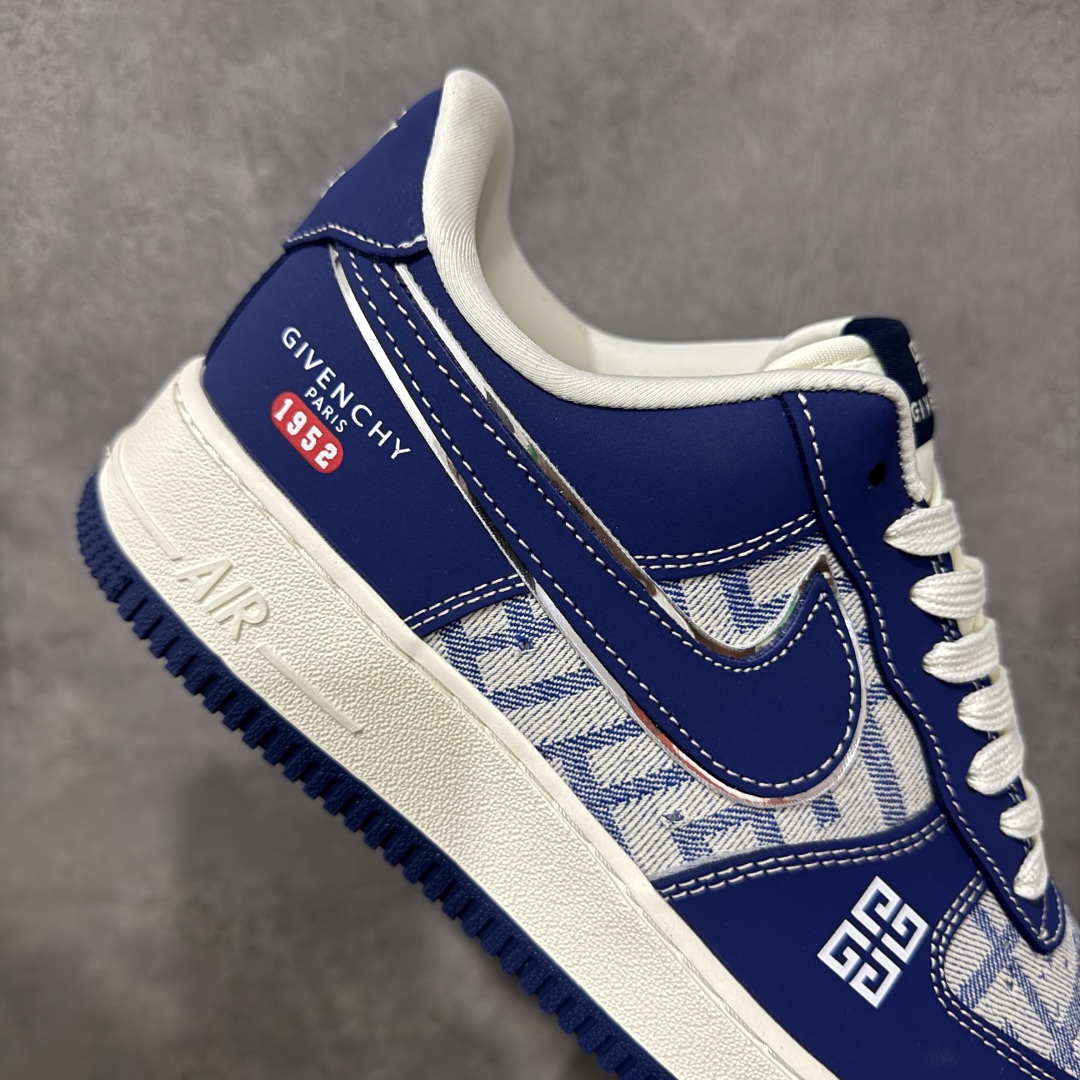 图片[7]-【定制版】Givenchy x Nike Air Force 1 Low 纪梵希 x 耐克 空军一号 低帮 联名蓝色 鞋身整体以白色帆布为主搭配蓝色皮革框架覆盖层，设计独特且充满时尚感；鞋身两侧Swoosh Logo采用蓝色点缀并以银色进行描边，后跟装饰片使用蓝色制作，鞋头处纪梵希品牌Logo以白色妆点，鞋舌标签上以Givenchy字样呈现，后跟Nike Swoosh Logo及Air辅以白色刺绣妆点，后跟侧方印有Givenchy字样，彰显联名身份；最后以米白色中底搭配蓝色橡胶外底完善整体设计收尾。 货号：DK0188-087 尺码：36-45带半码 编码：HXSB310320-选品中心