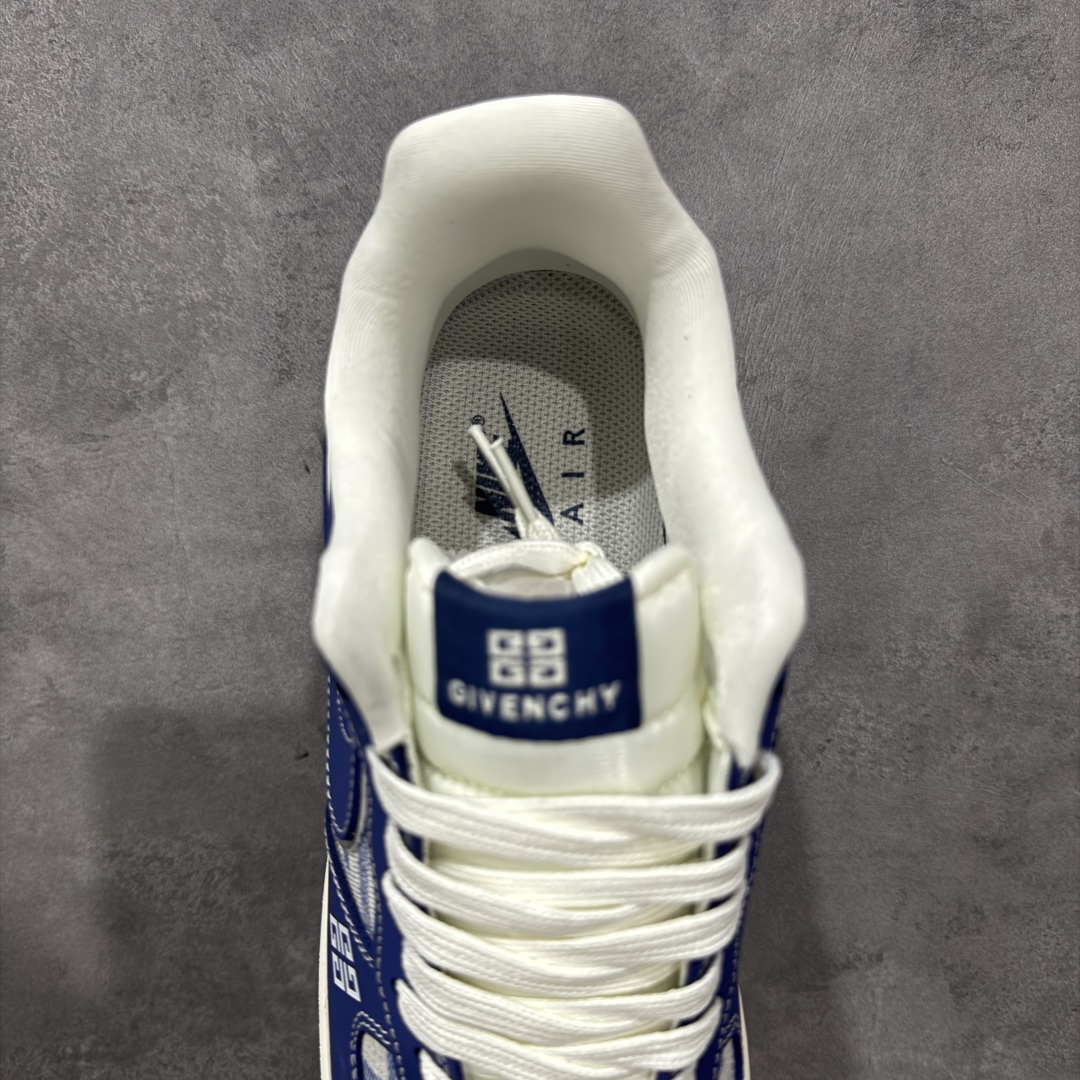 图片[8]-【定制版】Givenchy x Nike Air Force 1 Low 纪梵希 x 耐克 空军一号 低帮 联名蓝色 鞋身整体以白色帆布为主搭配蓝色皮革框架覆盖层，设计独特且充满时尚感；鞋身两侧Swoosh Logo采用蓝色点缀并以银色进行描边，后跟装饰片使用蓝色制作，鞋头处纪梵希品牌Logo以白色妆点，鞋舌标签上以Givenchy字样呈现，后跟Nike Swoosh Logo及Air辅以白色刺绣妆点，后跟侧方印有Givenchy字样，彰显联名身份；最后以米白色中底搭配蓝色橡胶外底完善整体设计收尾。 货号：DK0188-087 尺码：36-45带半码 编码：HXSB310320-选品中心