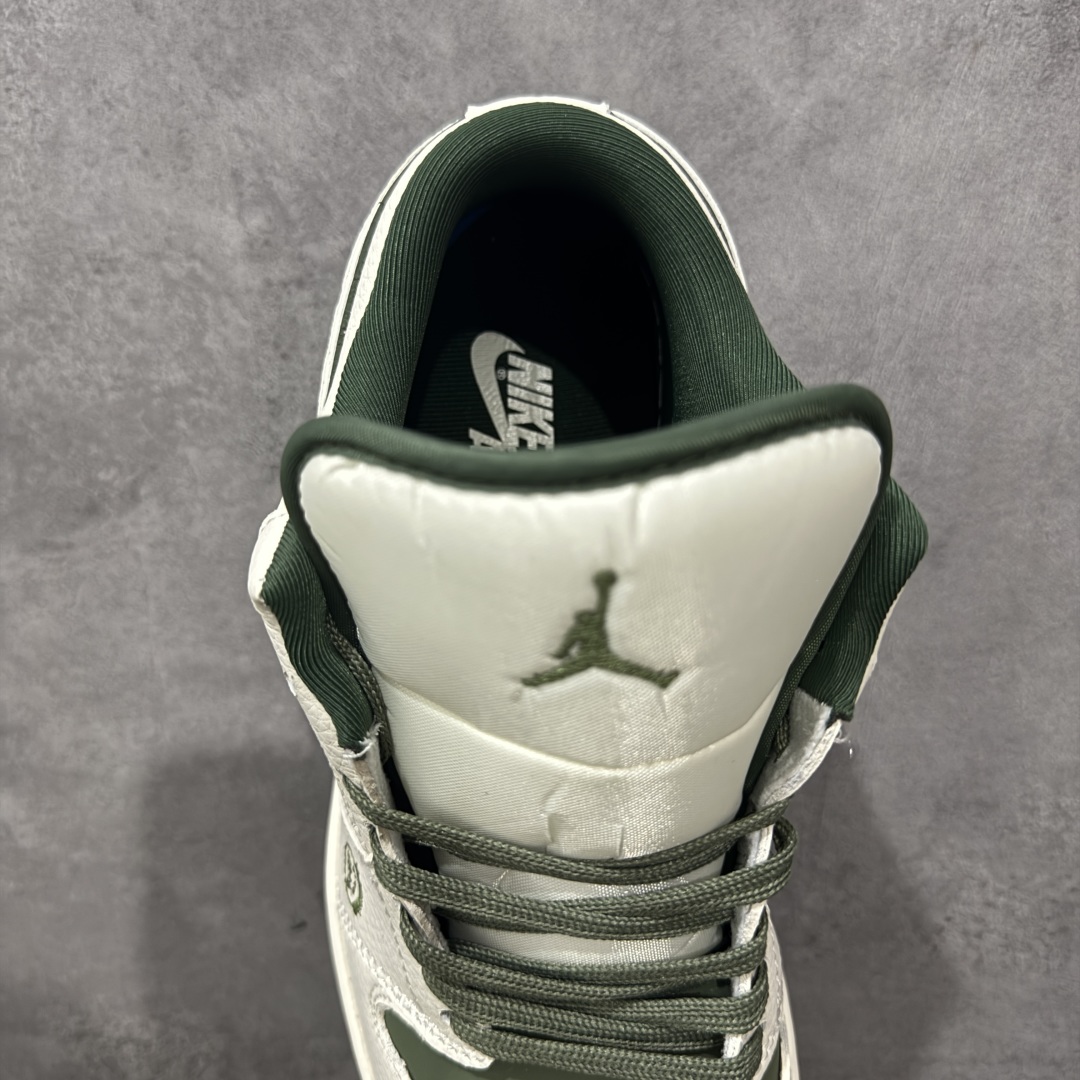 图片[8]-【定制版】Nike Jordan Air Jordan 1“古驰联名——浅绿米花勾” 高端定制 低帮 复古 减震 防滑 耐磨 篮球鞋 定制鞋盒 大厂纯原品质出货 超高清洁度 皮料切割干净无任何毛边 细节完美 货号：QR2025-002 尺码：36 36.5 37.5 38 38.5 39 40 40.5 41 42 42.5 43 44 44.5 45 编码：HXSB330340-选品中心