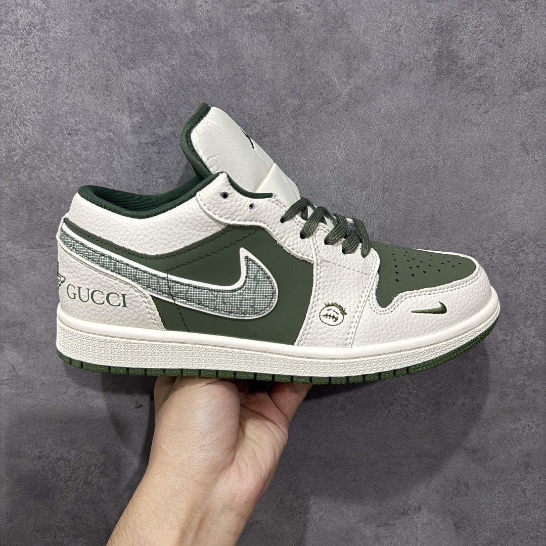 【定制版】Nike Jordan Air Jordan 1“古驰联名——浅绿米花勾” 高端定制 低帮 复古 减震 防滑 耐磨 篮球鞋 定制鞋盒 大厂纯原品质出货 超高清洁度 皮料切割干净无任何毛边 细节完美 货号:QR2025-002 尺码:36 36.5 37.5 38 38.5 39 40 40.5 41 42 42.5 43 44 44.5 45 编码:HXSB330340-选品中心