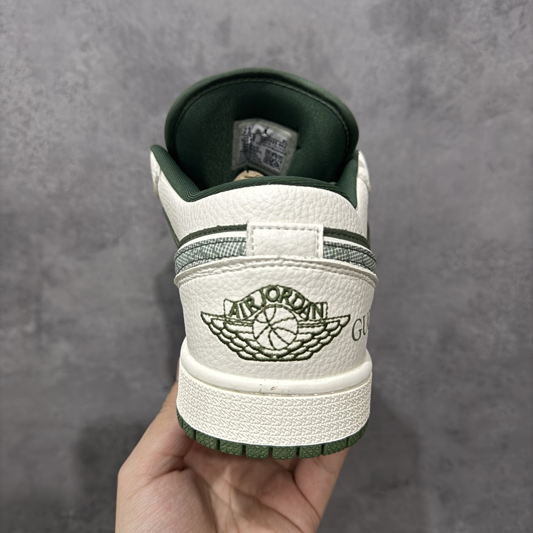 图片[4]-【定制版】Nike Jordan Air Jordan 1“古驰联名——浅绿米花勾” 高端定制 低帮 复古 减震 防滑 耐磨 篮球鞋 定制鞋盒 大厂纯原品质出货 超高清洁度 皮料切割干净无任何毛边 细节完美 货号：QR2025-002 尺码：36 36.5 37.5 38 38.5 39 40 40.5 41 42 42.5 43 44 44.5 45 编码：HXSB330340-选品中心