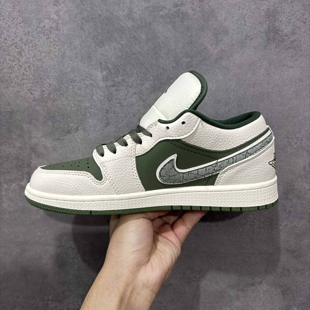 图片[2]-【定制版】Nike Jordan Air Jordan 1“古驰联名——浅绿米花勾” 高端定制 低帮 复古 减震 防滑 耐磨 篮球鞋 定制鞋盒 大厂纯原品质出货 超高清洁度 皮料切割干净无任何毛边 细节完美 货号：QR2025-002 尺码：36 36.5 37.5 38 38.5 39 40 40.5 41 42 42.5 43 44 44.5 45 编码：HXSB330340-选品中心