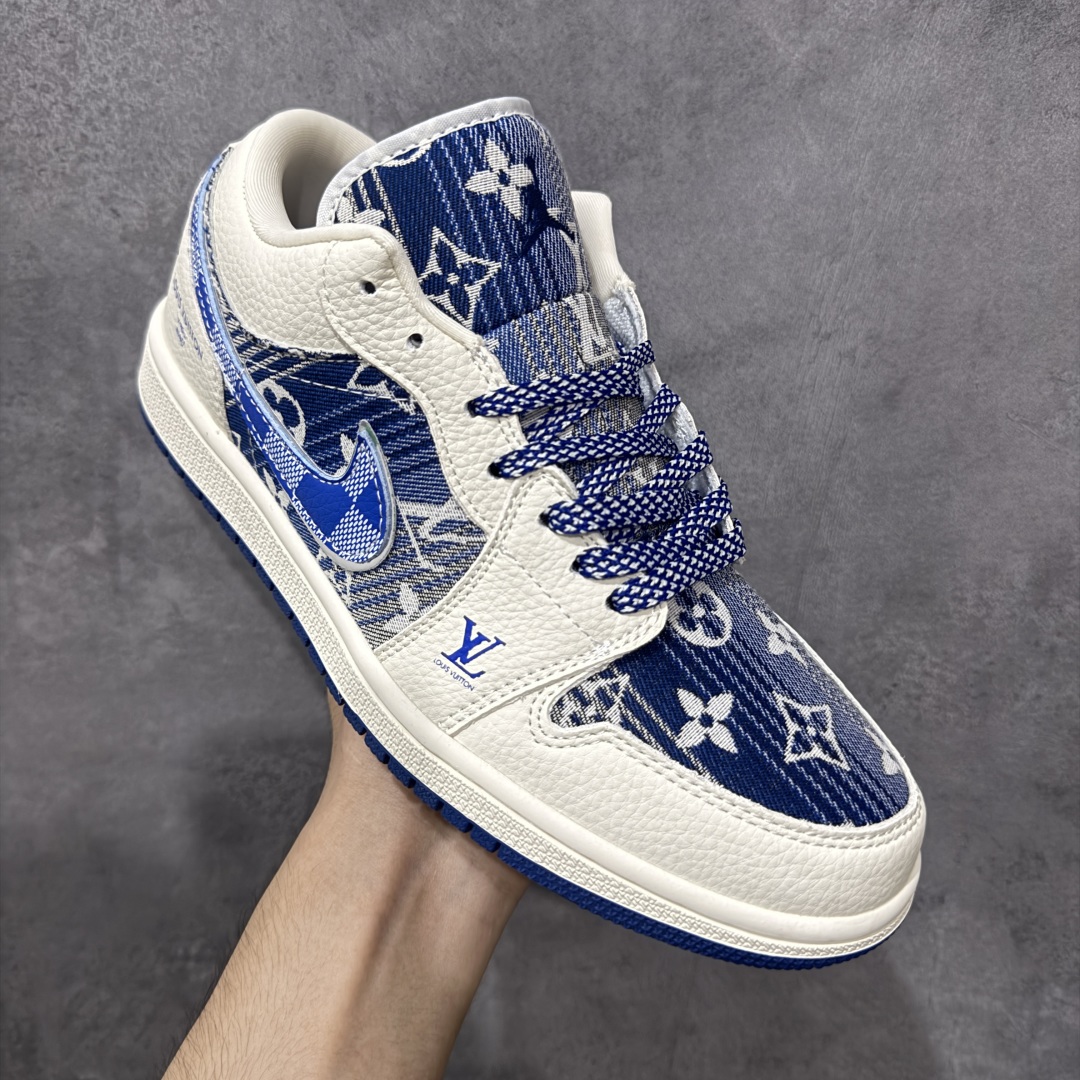 图片[3]-【定制版】Air Jordan 1 Low AJ1 乔1 “LV路易威登联名—米白蓝帆布牛仔印花”高端定制 低帮复古篮球鞋 #定制鞋盒 大厂纯原品质出货 超高清洁度 皮料切割干净无任何毛边 细节完美 货号：QG1988-009 尺码：36 36.5 37.5 38 38.5 39 40 40.5 41 42 42.5 43 44 44.5 45-选品中心