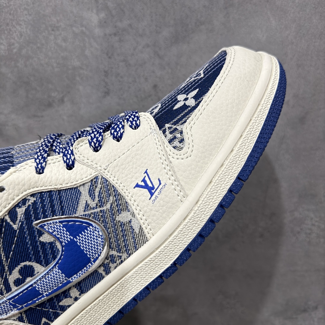 图片[6]-【定制版】Air Jordan 1 Low AJ1 乔1 “LV路易威登联名—米白蓝帆布牛仔印花”高端定制 低帮复古篮球鞋 #定制鞋盒 大厂纯原品质出货 超高清洁度 皮料切割干净无任何毛边 细节完美 货号：QG1988-009 尺码：36 36.5 37.5 38 38.5 39 40 40.5 41 42 42.5 43 44 44.5 45-选品中心