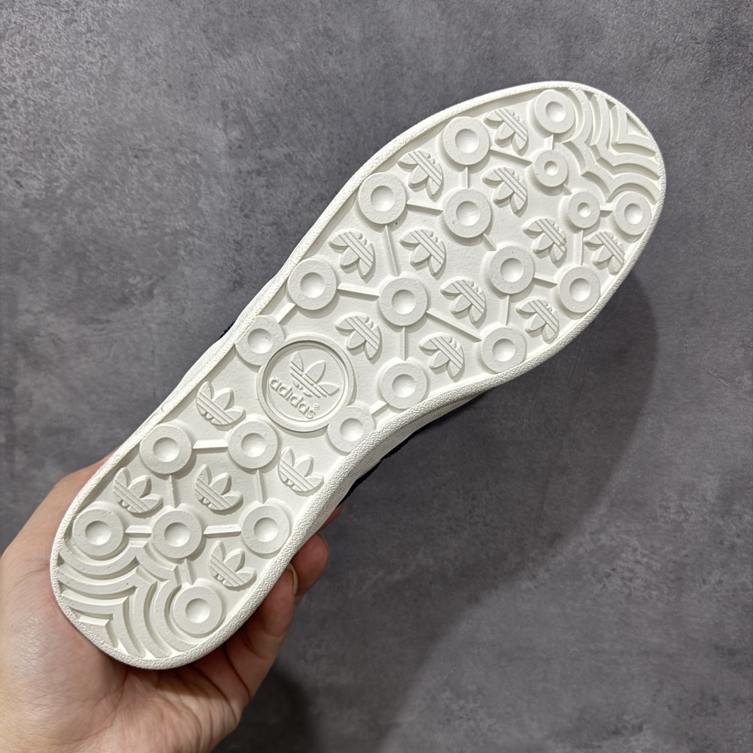 图片[9]-【定制版】AD Gazelle Indoor Trainers 北面联名—奶白浅蓝 原厂定制长毛翻毛皮组合环保纤维革鞋面材质 内置环保海玻璃鞋垫 外置RB橡胶大底 产品品控稳定性领先行业 原厂全套原楦原纸板冲刀磨具开发 原厂皮料加持 原厂港宝加持定型后跟R度完美 将复古进行到底 简约流畅 羚羊内训系列低帮复古百搭休闲运动德训风板鞋 90年代经典的复刻版！ 货号：DD6609 尺码： 36 36.5 37 38 38.5 39 40 40.5 41 42 42.5 43 44 44.5 45-选品中心