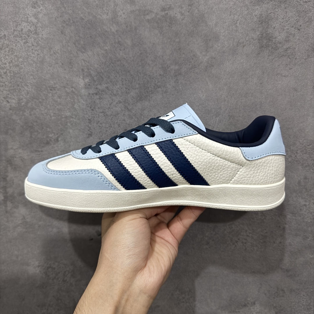 图片[2]-【定制版】AD Gazelle Indoor Trainers 北面联名—奶白浅蓝 原厂定制长毛翻毛皮组合环保纤维革鞋面材质 内置环保海玻璃鞋垫 外置RB橡胶大底 产品品控稳定性领先行业 原厂全套原楦原纸板冲刀磨具开发 原厂皮料加持 原厂港宝加持定型后跟R度完美 将复古进行到底 简约流畅 羚羊内训系列低帮复古百搭休闲运动德训风板鞋 90年代经典的复刻版！ 货号：DD6609 尺码： 36 36.5 37 38 38.5 39 40 40.5 41 42 42.5 43 44 44.5 45-选品中心