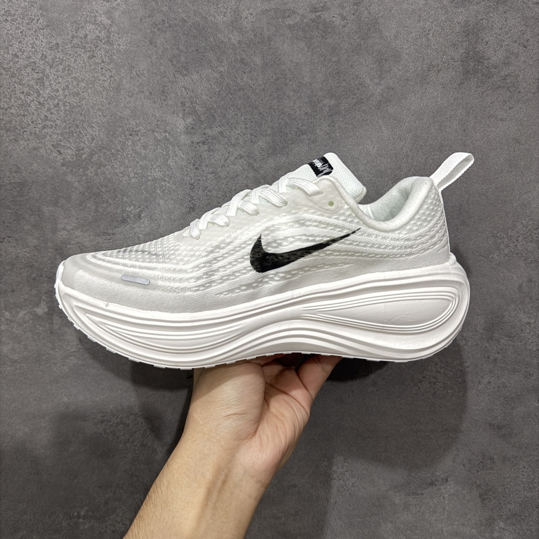 图片[2]-【公司跑量版】Nike VOMERO PLUS 舒适减震防滑 低帮跑步鞋 全掌ReactX泡绵中底 前掌和后跟还配备了Air Zoom气垫单元 据说跑起来更快更舒适哦 这次最大的升级点 首次引入了ReactX泡绵 货号： IH2268-100 尺码： 36 36.5 37.5 38 38.5 39 40 40.5 41 42 42.5 43 44 45-选品中心