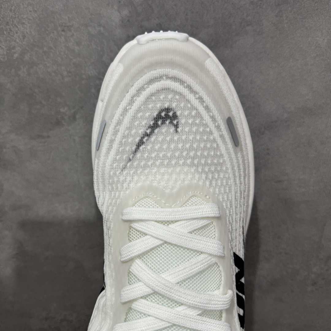 图片[5]-【公司跑量版】Nike VOMERO PLUS 舒适减震防滑 低帮跑步鞋 全掌ReactX泡绵中底 前掌和后跟还配备了Air Zoom气垫单元 据说跑起来更快更舒适哦 这次最大的升级点 首次引入了ReactX泡绵 货号： IH2268-100 尺码： 36 36.5 37.5 38 38.5 39 40 40.5 41 42 42.5 43 44 45-选品中心