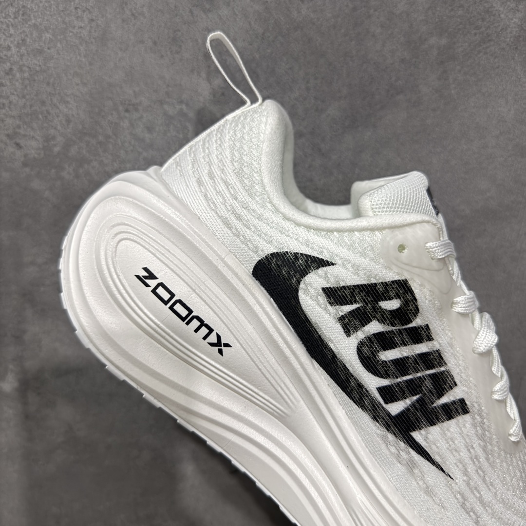 图片[7]-【公司跑量版】Nike VOMERO PLUS 舒适减震防滑 低帮跑步鞋 全掌ReactX泡绵中底 前掌和后跟还配备了Air Zoom气垫单元 据说跑起来更快更舒适哦 这次最大的升级点 首次引入了ReactX泡绵 货号： IH2268-100 尺码： 36 36.5 37.5 38 38.5 39 40 40.5 41 42 42.5 43 44 45-选品中心