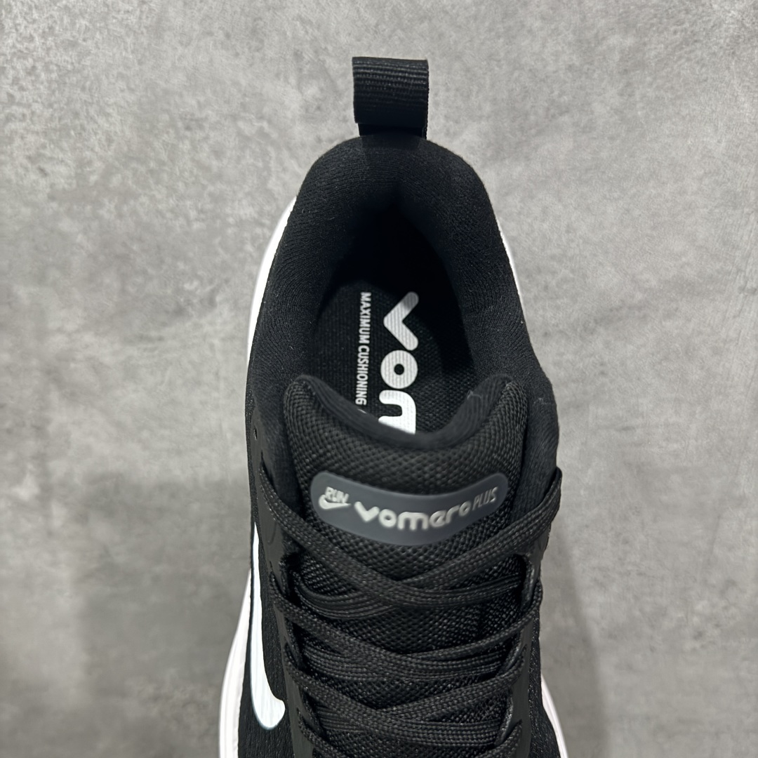 图片[8]-【公司跑量版】Nike VOMERO PLUS 舒适减震防滑 低帮跑步鞋 全掌ReactX泡绵中底 前掌和后跟还配备了Air Zoom气垫单元 据说跑起来更快更舒适哦 这次最大的升级点 首次引入了ReactX泡绵 货号： HV8150-002 尺码： 36 36.5 37.5 38 38.5 39 40 40.5 41 42 42.5 43 44 45-选品中心