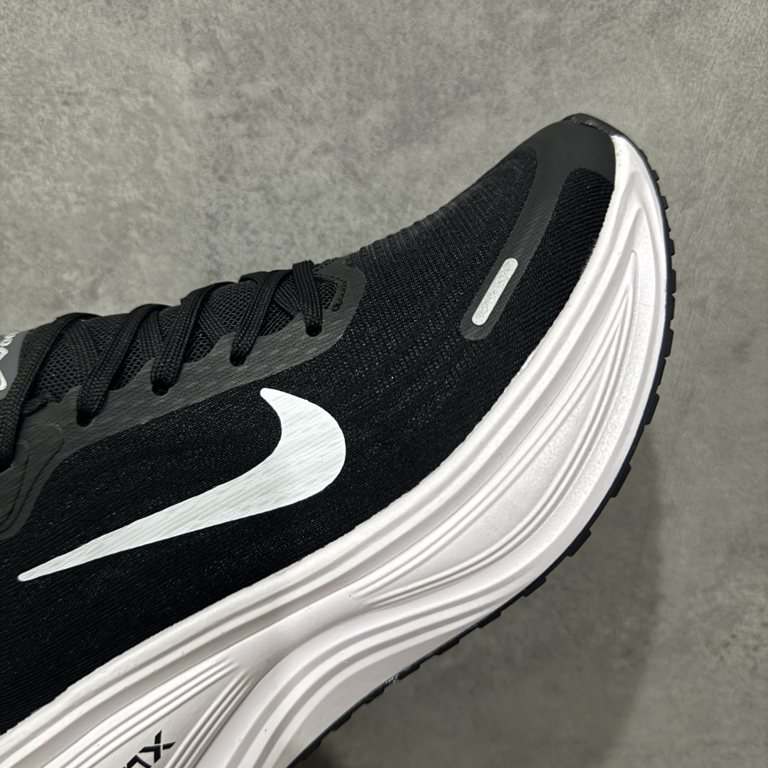 图片[6]-【公司跑量版】Nike VOMERO PLUS 舒适减震防滑 低帮跑步鞋 全掌ReactX泡绵中底 前掌和后跟还配备了Air Zoom气垫单元 据说跑起来更快更舒适哦 这次最大的升级点 首次引入了ReactX泡绵 货号： HV8150-002 尺码： 36 36.5 37.5 38 38.5 39 40 40.5 41 42 42.5 43 44 45-选品中心