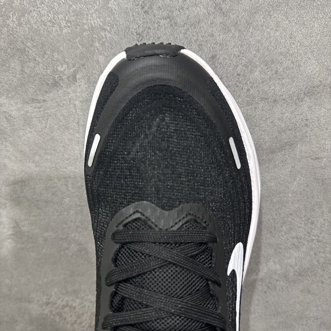 图片[5]-【公司跑量版】Nike VOMERO PLUS 舒适减震防滑 低帮跑步鞋 全掌ReactX泡绵中底 前掌和后跟还配备了Air Zoom气垫单元 据说跑起来更快更舒适哦 这次最大的升级点 首次引入了ReactX泡绵 货号： HV8150-002 尺码： 36 36.5 37.5 38 38.5 39 40 40.5 41 42 42.5 43 44 45-选品中心