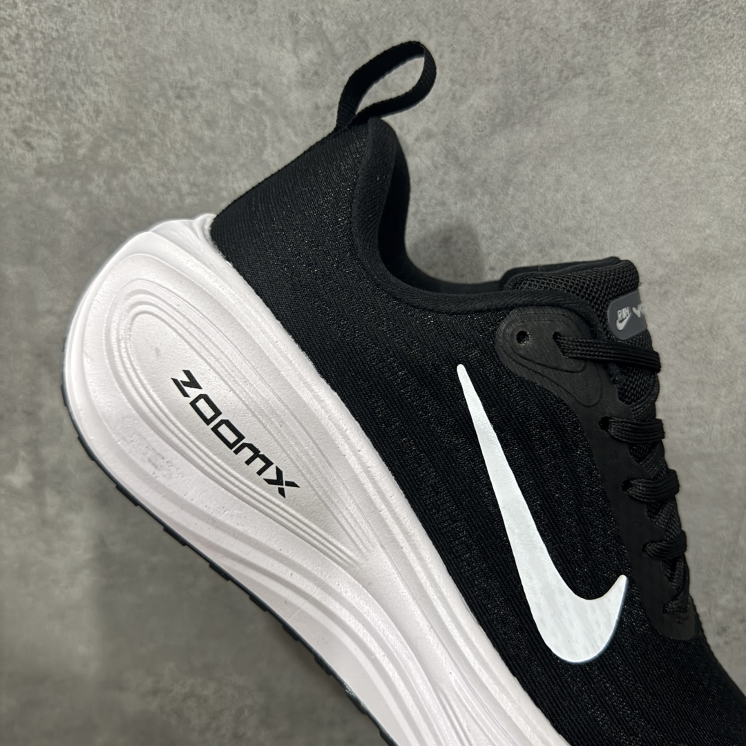 图片[7]-【公司跑量版】Nike VOMERO PLUS 舒适减震防滑 低帮跑步鞋 全掌ReactX泡绵中底 前掌和后跟还配备了Air Zoom气垫单元 据说跑起来更快更舒适哦 这次最大的升级点 首次引入了ReactX泡绵 货号： HV8150-002 尺码： 36 36.5 37.5 38 38.5 39 40 40.5 41 42 42.5 43 44 45-选品中心