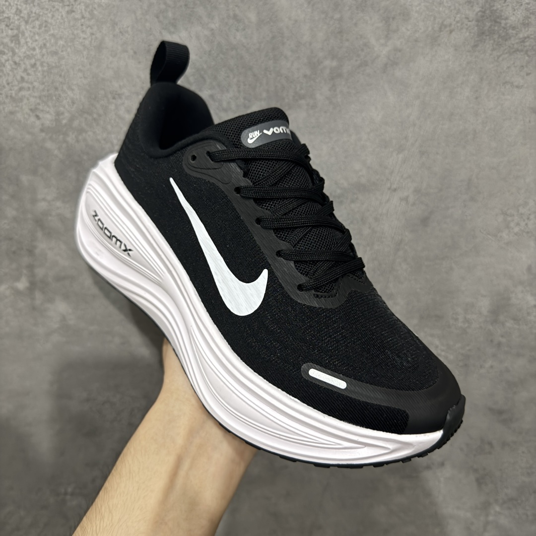 图片[3]-【公司跑量版】Nike VOMERO PLUS 舒适减震防滑 低帮跑步鞋 全掌ReactX泡绵中底 前掌和后跟还配备了Air Zoom气垫单元 据说跑起来更快更舒适哦 这次最大的升级点 首次引入了ReactX泡绵 货号： HV8150-002 尺码： 36 36.5 37.5 38 38.5 39 40 40.5 41 42 42.5 43 44 45-选品中心