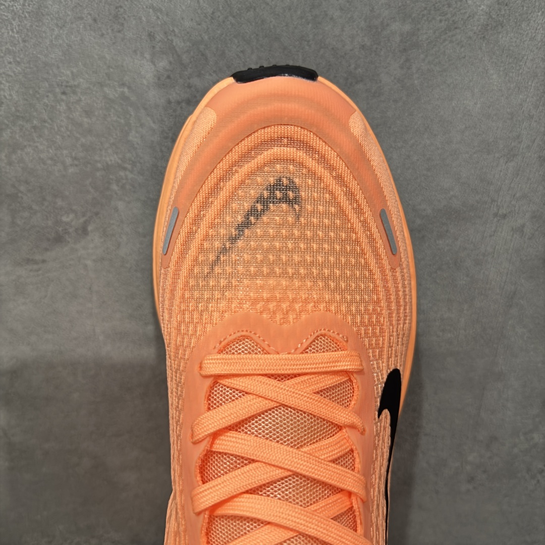 图片[5]-【公司跑量版】Nike VOMERO PLUS 舒适减震防滑 低帮跑步鞋 全掌ReactX泡绵中底 前掌和后跟还配备了Air Zoom气垫单元 据说跑起来更快更舒适哦 这次最大的升级点 首次引入了ReactX泡绵 货号： HV8150-801 尺码： 39 40 40.5 41 42 42.5 43 44 45-选品中心