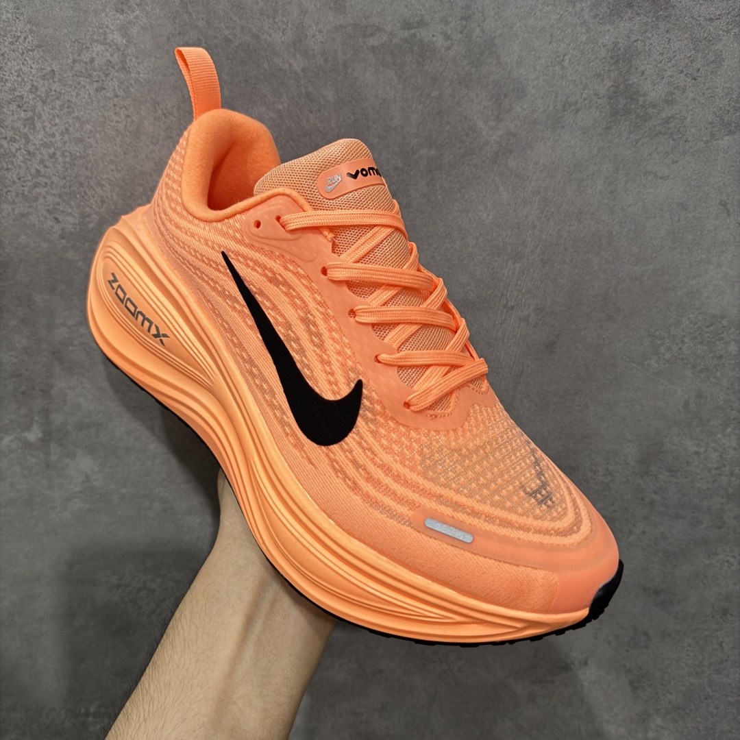 图片[3]-【公司跑量版】Nike VOMERO PLUS 舒适减震防滑 低帮跑步鞋 全掌ReactX泡绵中底 前掌和后跟还配备了Air Zoom气垫单元 据说跑起来更快更舒适哦 这次最大的升级点 首次引入了ReactX泡绵 货号： HV8150-801 尺码： 39 40 40.5 41 42 42.5 43 44 45-选品中心