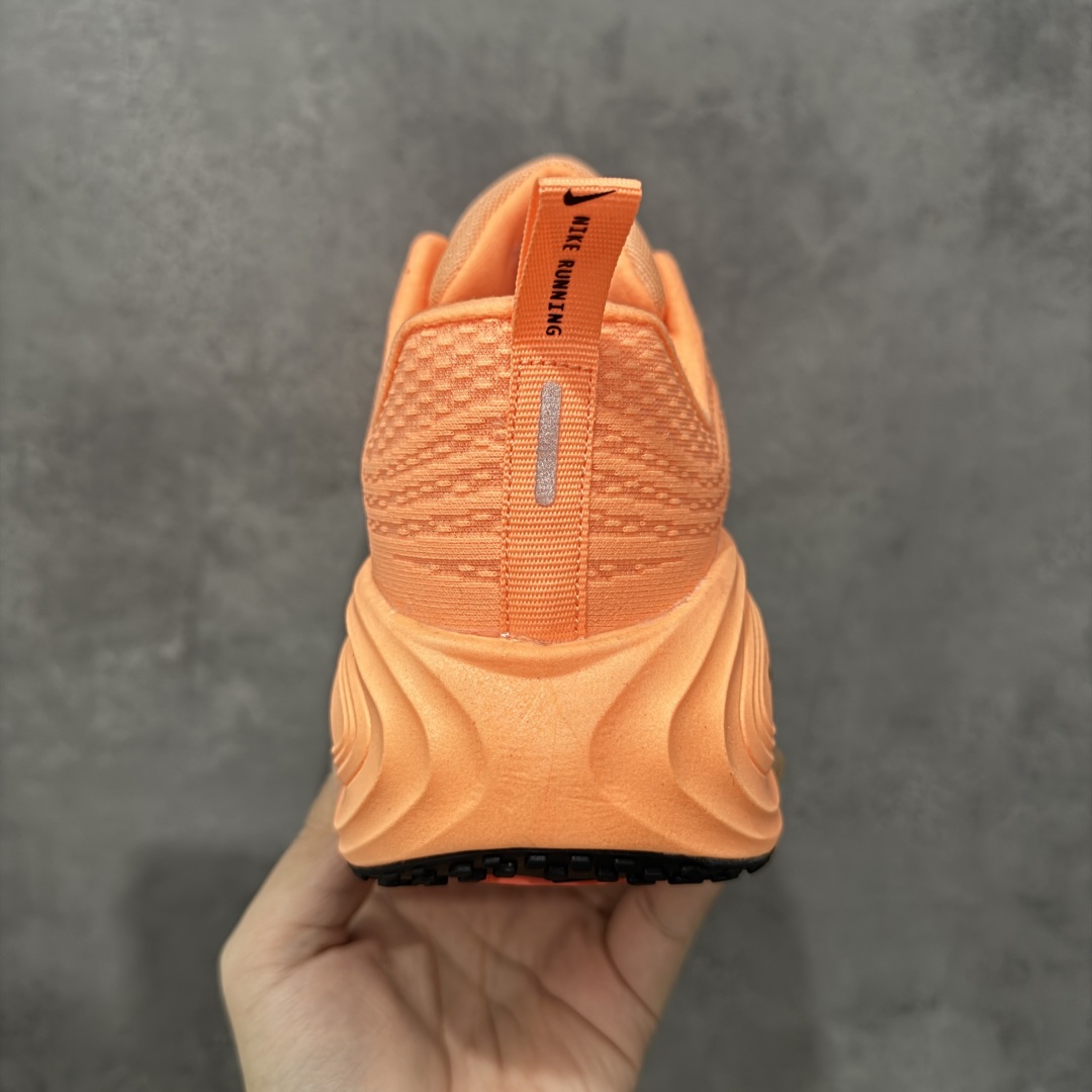 图片[4]-【公司跑量版】Nike VOMERO PLUS 舒适减震防滑 低帮跑步鞋 全掌ReactX泡绵中底 前掌和后跟还配备了Air Zoom气垫单元 据说跑起来更快更舒适哦 这次最大的升级点 首次引入了ReactX泡绵 货号： HV8150-801 尺码： 39 40 40.5 41 42 42.5 43 44 45-选品中心