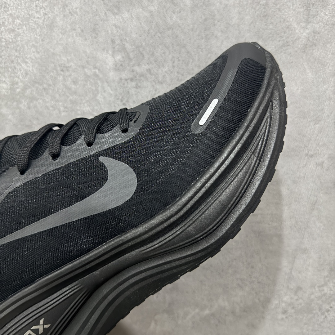 图片[6]-【公司跑量版】Nike VOMERO PLUS 舒适减震防滑 低帮跑步鞋 全掌ReactX泡绵中底 前掌和后跟还配备了Air Zoom气垫单元 据说跑起来更快更舒适哦 这次最大的升级点 首次引入了ReactX泡绵 货号： HV8150-003 尺码： 39 40 40.5 41 42 42.5 43 44 45-选品中心