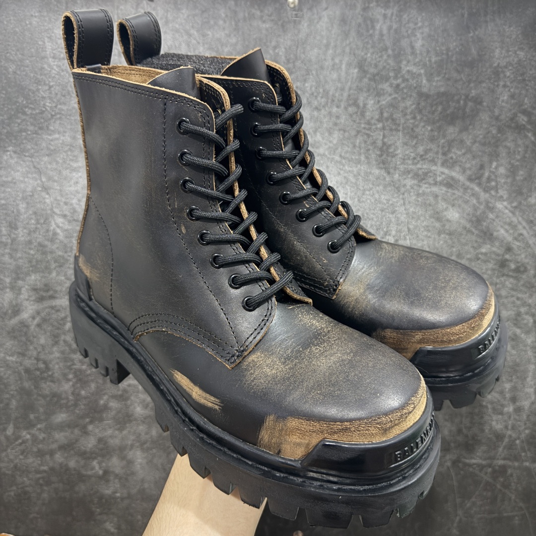 【莞产G版】法国高端奢侈品牌-巴黎世家BALENCIAGA Men\'s Leather boots 大头米奇风真皮德比休闲厚底皮鞋 擦色做旧马丁靴 广东原产 全套代购包装及配件 采用进口牛皮革鞋面材质 内嵌小牛真皮贴附加厚PU缓震乳胶鞋垫 跟高7cm#原比值开发胎纹面粗齿橡胶大底❗️ 尺码:39-45(比运动鞋偏大一码!!)-选品中心