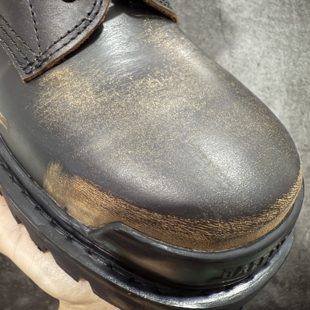 图片[4]-【莞产G版】法国高端奢侈品牌-巴黎世家BALENCIAGA Men\’s Leather boots 大头米奇风真皮德比休闲厚底皮鞋 擦色做旧马丁靴 广东原产 全套代购包装及配件 采用进口牛皮革鞋面材质 内嵌小牛真皮贴附加厚PU缓震乳胶鞋垫 跟高7cm#原比值开发胎纹面粗齿橡胶大底❗️ 尺码：39-45(比运动鞋偏大一码!!)-选品中心