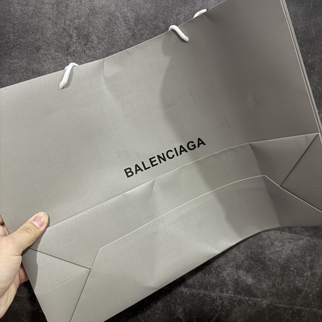 图片[8]-【莞产G版】法国高端奢侈品牌-巴黎世家BALENCIAGA Men\’s Leather boots 大头米奇风真皮德比休闲厚底皮鞋 擦色做旧马丁靴 广东原产 全套代购包装及配件 采用进口牛皮革鞋面材质 内嵌小牛真皮贴附加厚PU缓震乳胶鞋垫 跟高7cm#原比值开发胎纹面粗齿橡胶大底❗️ 尺码：39-45(比运动鞋偏大一码!!)-选品中心