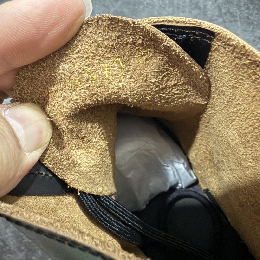 图片[6]-【莞产G版】法国高端奢侈品牌-巴黎世家BALENCIAGA Men\’s Leather boots 大头米奇风真皮德比休闲厚底皮鞋 擦色做旧马丁靴 广东原产 全套代购包装及配件 采用进口牛皮革鞋面材质 内嵌小牛真皮贴附加厚PU缓震乳胶鞋垫 跟高7cm#原比值开发胎纹面粗齿橡胶大底❗️ 尺码：39-45(比运动鞋偏大一码!!)-选品中心