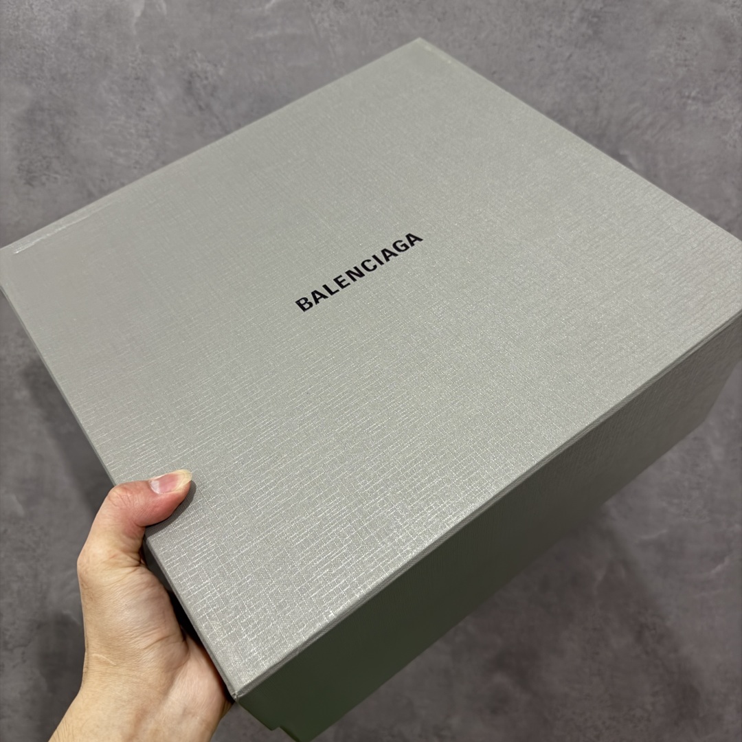 图片[9]-【莞产G版】法国高端奢侈品牌-巴黎世家BALENCIAGA Men\’s Leather boots 大头米奇风真皮德比休闲厚底皮鞋 泼墨做旧马丁靴 广东原产 全套代购包装及配件 采用进口牛皮革鞋面材质 内嵌小牛真皮贴附加厚PU缓震乳胶鞋垫 跟高7cm 原比值开发胎纹面粗齿橡胶大底❗️ 尺码：39-45(比运动鞋偏大一码!!)-选品中心