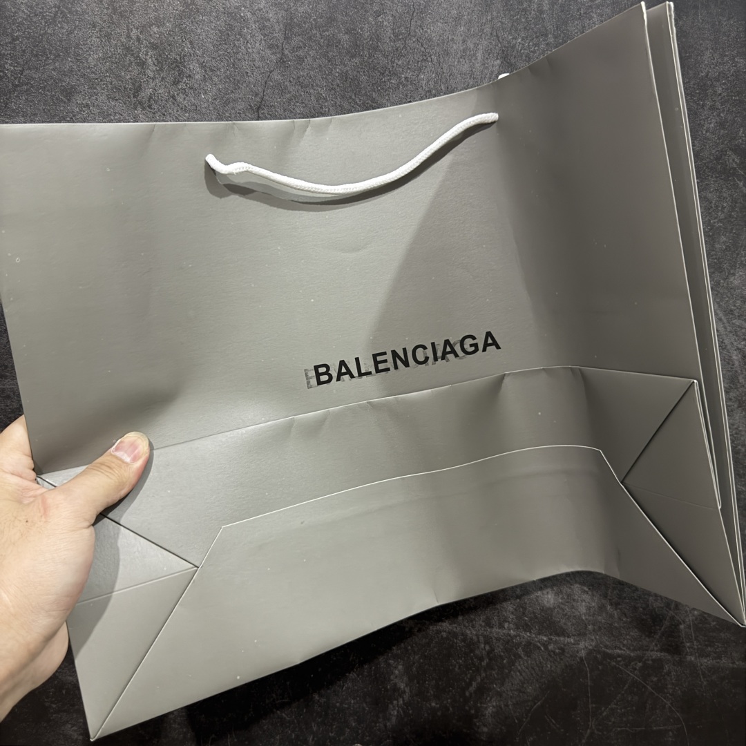 图片[8]-【莞产G版】法国高端奢侈品牌-巴黎世家BALENCIAGA Men\’s Leather boots 大头米奇风真皮德比休闲厚底皮鞋 泼墨做旧马丁靴 广东原产 全套代购包装及配件 采用进口牛皮革鞋面材质 内嵌小牛真皮贴附加厚PU缓震乳胶鞋垫 跟高7cm 原比值开发胎纹面粗齿橡胶大底❗️ 尺码：39-45(比运动鞋偏大一码!!)-选品中心