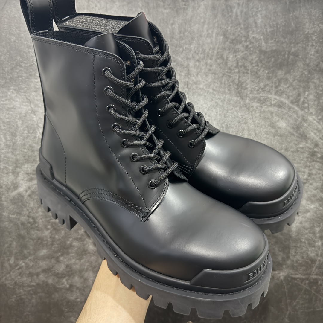 【莞产G版】法国高端奢侈品牌-巴黎世家BALENCIAGA Men\'s Leather boots 大头米奇风真皮德比休闲厚底皮鞋 油亮牛皮马丁靴 广东原产 全套代购包装及配件 采用进口牛皮革鞋面材质 内嵌小牛真皮贴附加厚PU缓震乳胶鞋垫 跟高7cm 原比值开发胎纹面粗齿橡胶大底❗️ 尺码:39-45(比运动鞋偏大一码!!)-选品中心
