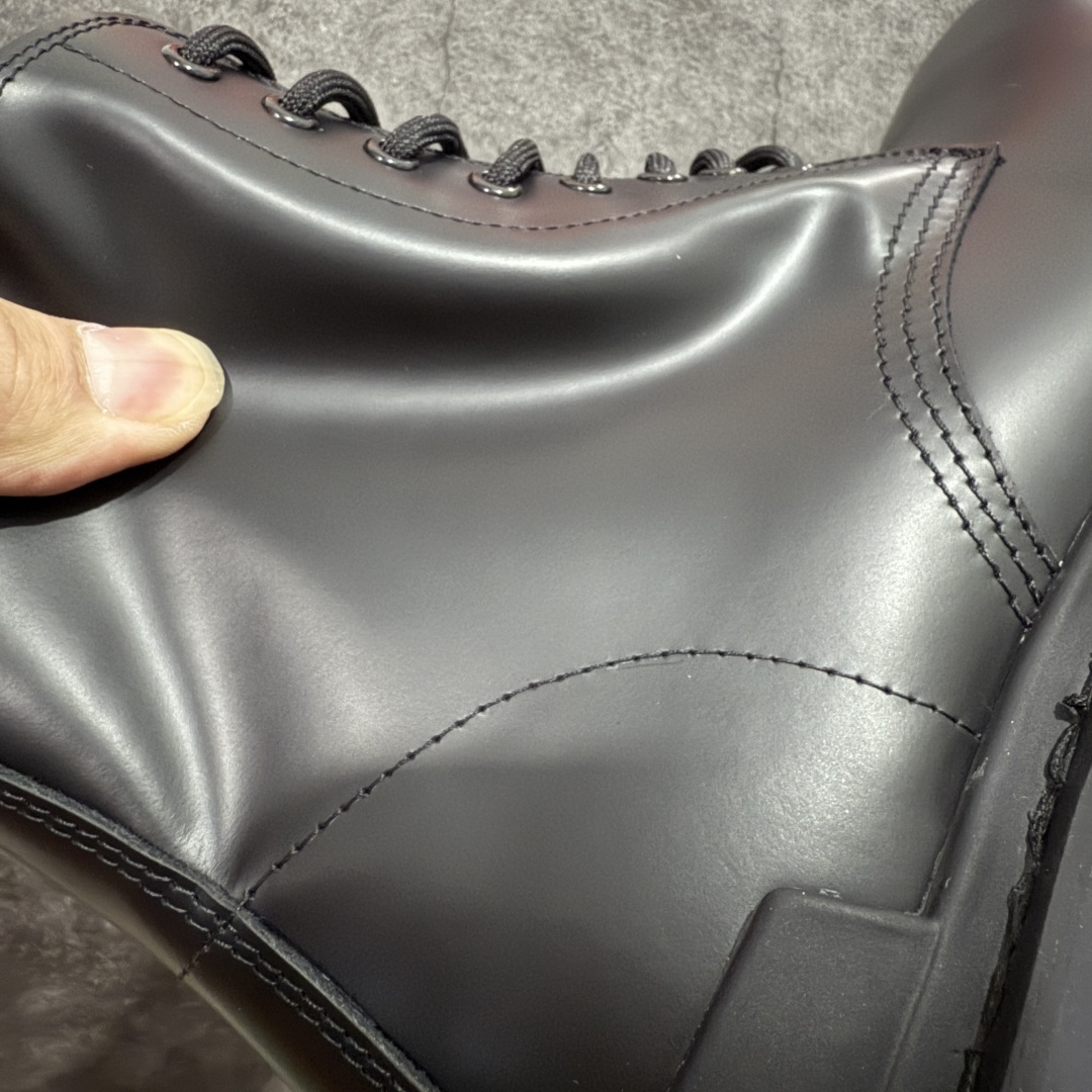 图片[3]-【莞产G版】法国高端奢侈品牌-巴黎世家BALENCIAGA Men\’s Leather boots 大头米奇风真皮德比休闲厚底皮鞋 油亮牛皮马丁靴 广东原产 全套代购包装及配件 采用进口牛皮革鞋面材质 内嵌小牛真皮贴附加厚PU缓震乳胶鞋垫 跟高7cm 原比值开发胎纹面粗齿橡胶大底❗️ 尺码：39-45(比运动鞋偏大一码!!)-选品中心