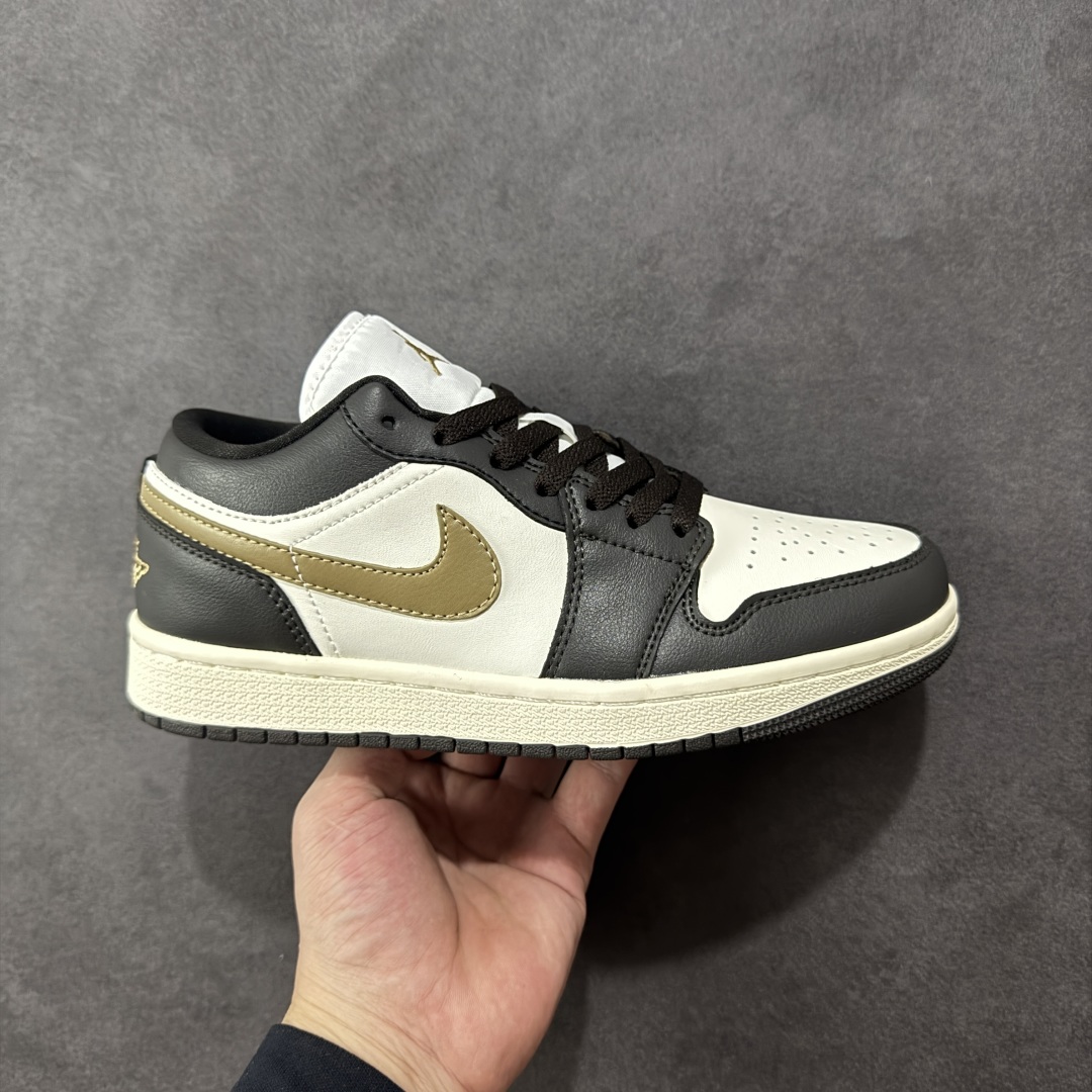 【头层S版】Air Jordan AJ1 Low 低帮系列 全新流水线出品 全配色原鞋对照 原楦原纸板开发 客订头层皮料 全鞋电脑针车 私模大底正确咬花克重内置气垫 原盒内外原标 完美零毛边处理 多重QC质检 超越公司货的品控标准 实实在在的免检产品 货号：DC0774-200 尺码：36-45-选品中心