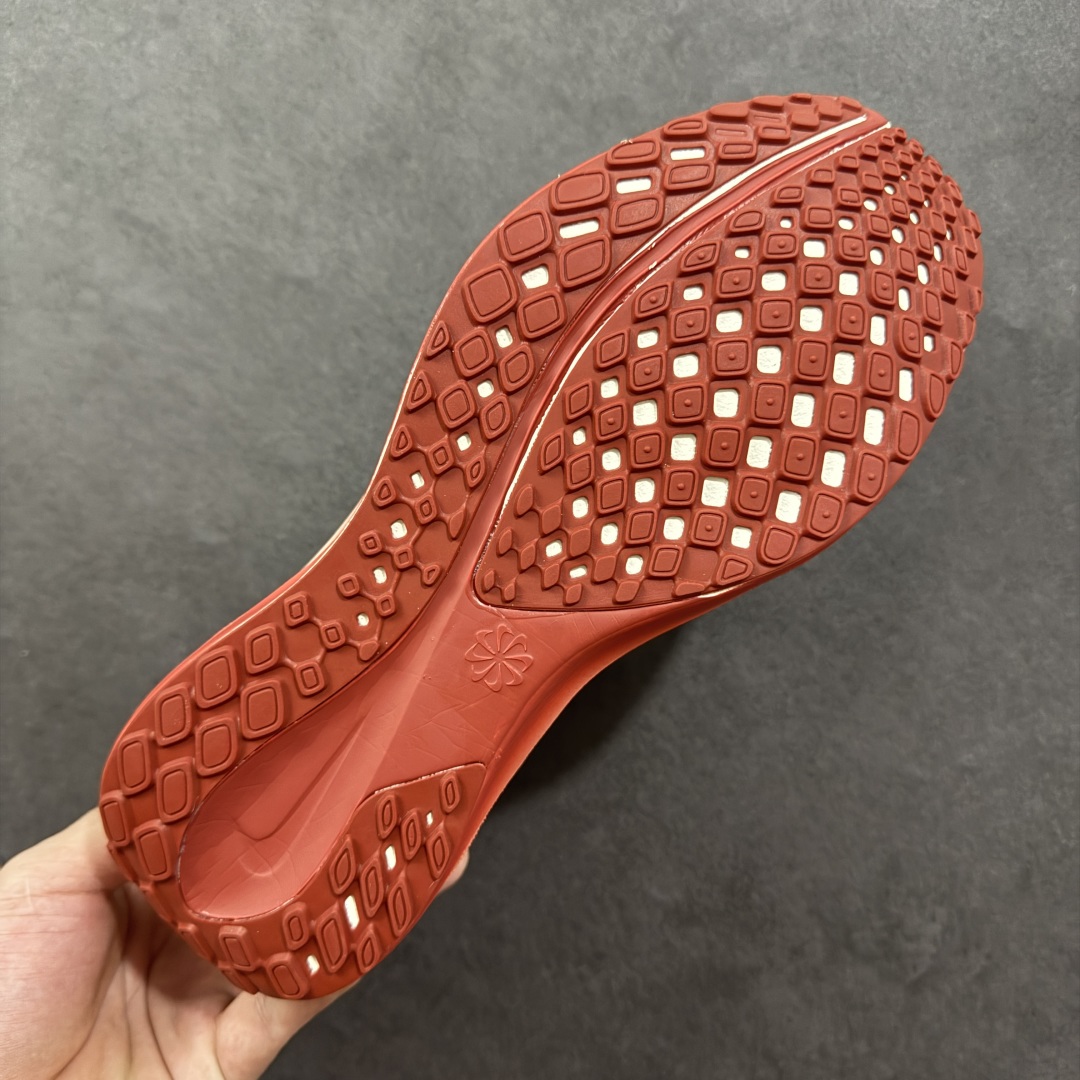 图片[9]-【公司级】NIKE AIR ZOOM PEGASUS 41 网面透气跑步鞋 兼顾迅疾外观和稳固脚感 后跟覆面和中足动态支撑巧妙融合 缔造稳定顺畅的迈步体验 采用密度更高的材料而且去除了前一代中操作的支撑 撑条设计 货号：HJ7037-100 尺码：36-46带半码 编码：LNHB220230-选品中心