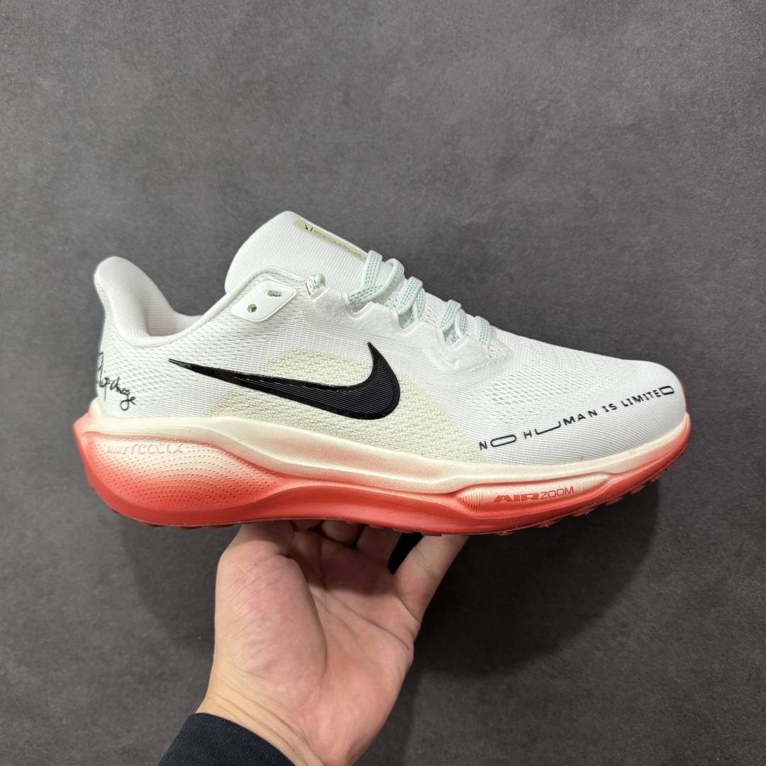 【公司级】NIKE AIR ZOOM PEGASUS 41 网面透气跑步鞋 兼顾迅疾外观和稳固脚感 后跟覆面和中足动态支撑巧妙融合 缔造稳定顺畅的迈步体验 采用密度更高的材料而且去除了前一代中操作的支撑 撑条设计 货号:HJ7037-100 尺码:36-46带半码 编码:LNHB220230-选品中心