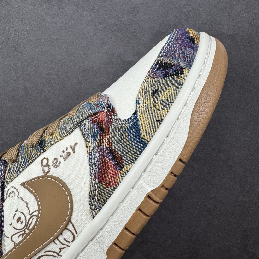 图片[5]-【定制版】Nike SB Dunk Low 复古织布小熊 高端定制 低帮休闲板鞋 SC0601-459  #定制鞋盒 大厂纯原品质出货 超高清洁度 皮料切割干净无任何毛边 细节完美   尺码：36 36.5 37.5 38 38.5 39 40 40.5 41 42 42.5 43 44 44.5 45 编码：HXSB330340-选品中心