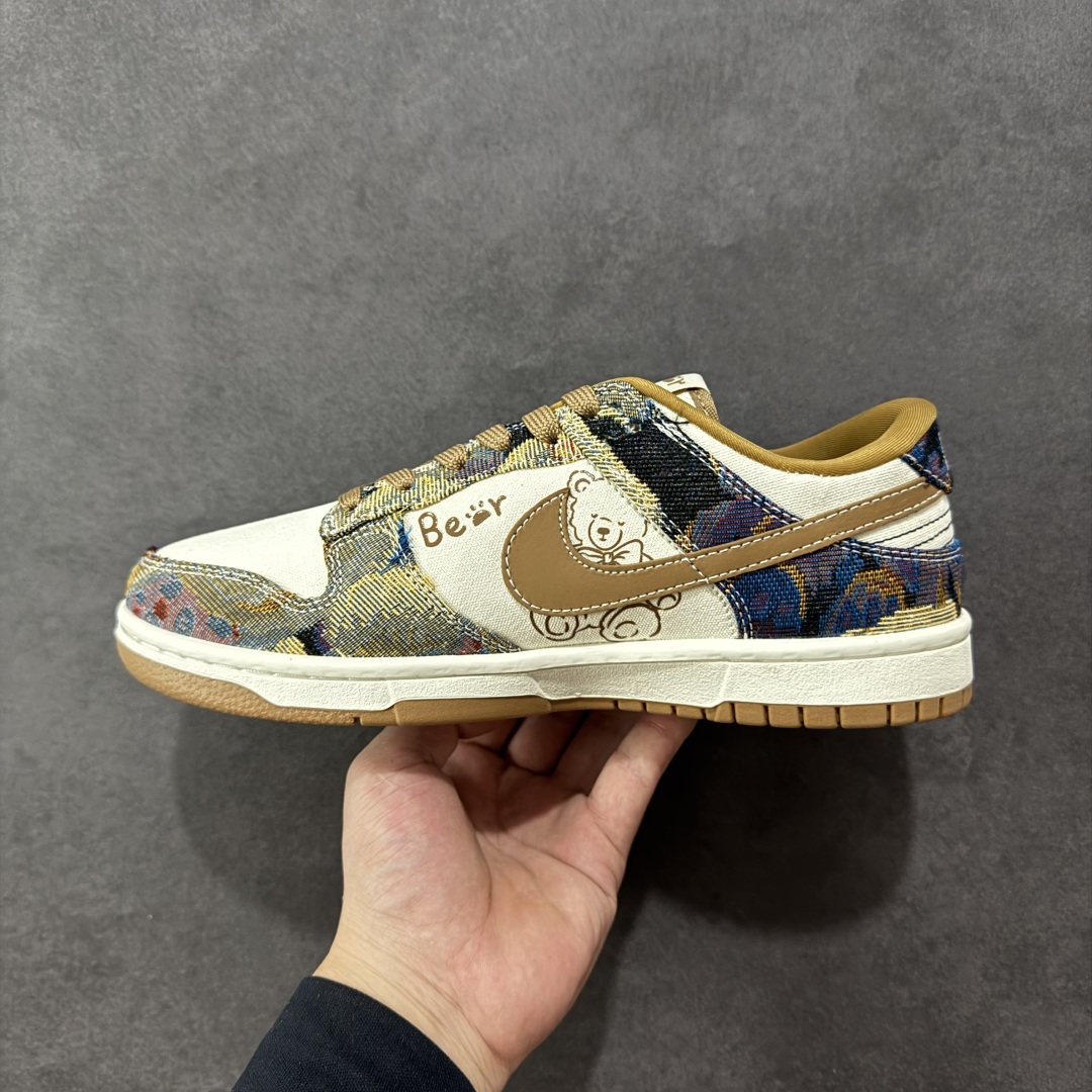 图片[2]-【定制版】Nike SB Dunk Low 复古织布小熊 高端定制 低帮休闲板鞋 SC0601-459  #定制鞋盒 大厂纯原品质出货 超高清洁度 皮料切割干净无任何毛边 细节完美   尺码：36 36.5 37.5 38 38.5 39 40 40.5 41 42 42.5 43 44 44.5 45 编码：HXSB330340-选品中心