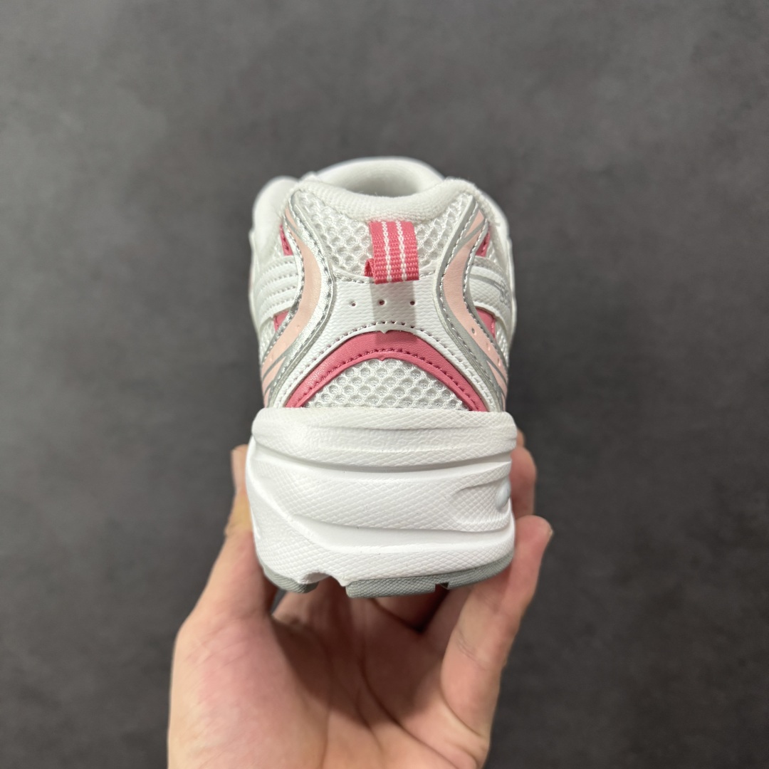 图片[4]-【纯原性价比】New Balance 530 NB530 男女休闲慢跑鞋 GR530EC 大厂出品 所有配色都是原鞋开发 超正版型 超高清洁度和品质 价格更具性价比 实体代购专用订单 配套商长期套现长期补货 全新货品 正常出厂触屏不到的单价 超级跑量款 全套原楦原纸板原厂数据开发 进口三明治网面 原装进口翻毛皮料正确绒感卡色 正确中底拉帮中底网布细节 采用轻质牛剖革拼接透气网眼衬垫织物鞋面材质 T-Beam大底提供足步弓支撑 保持步态稳定 后跟搭载外露缓震胶 鞋身整体以各种深浅不一的灰色覆盖 鞋头以淡蓝色调装饰 网眼衬垫通过不规律的色块实现做旧的美感 泛黄的鞋底更是进一步增添了复古气息 尺码：36 37 37.5 38 38.5 39.5 40 40.5 41.5 42 42.5 43 44 44.5 45-选品中心