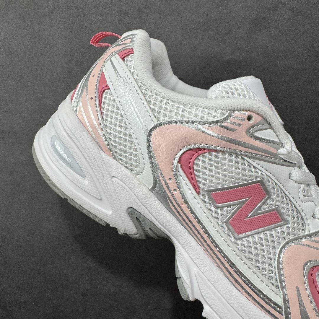 图片[6]-【纯原性价比】New Balance 530 NB530 男女休闲慢跑鞋 GR530EC 大厂出品 所有配色都是原鞋开发 超正版型 超高清洁度和品质 价格更具性价比 实体代购专用订单 配套商长期套现长期补货 全新货品 正常出厂触屏不到的单价 超级跑量款 全套原楦原纸板原厂数据开发 进口三明治网面 原装进口翻毛皮料正确绒感卡色 正确中底拉帮中底网布细节 采用轻质牛剖革拼接透气网眼衬垫织物鞋面材质 T-Beam大底提供足步弓支撑 保持步态稳定 后跟搭载外露缓震胶 鞋身整体以各种深浅不一的灰色覆盖 鞋头以淡蓝色调装饰 网眼衬垫通过不规律的色块实现做旧的美感 泛黄的鞋底更是进一步增添了复古气息 尺码：36 37 37.5 38 38.5 39.5 40 40.5 41.5 42 42.5 43 44 44.5 45-选品中心