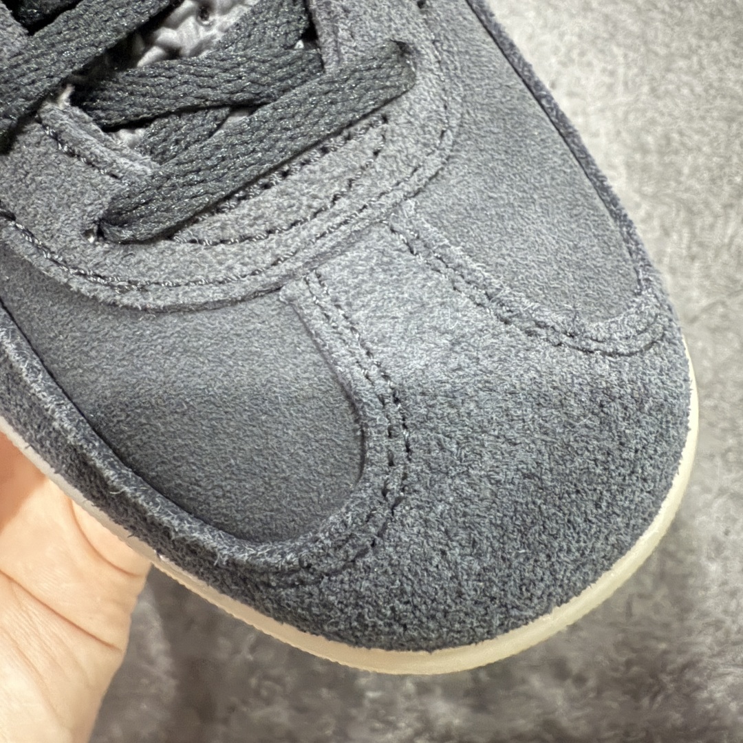 图片[5]-【渠道纯原版】AD Gazelle Indoor Trainers 羚羊内训系列低帮复古百搭休闲运动德训风板鞋 黑白生胶花边 JS1412 市场最高版本 完美还原zp细节，注意区别市场任何版本，完全不是一路货色‼️ 全鞋原材料打造，无任何色差，正确鞋型，后跟港宝材料定型，正确微透生胶大底，反口内里头层细腻小牛皮，纸板中底 鞋垫背胶，侧面正确烫金压印字母，所有细节完美还原‼️ 尺码：35 36 36.5 37 38 38.5 39 40 40.5 41 42 42.5 43 44 44.5 45-选品中心