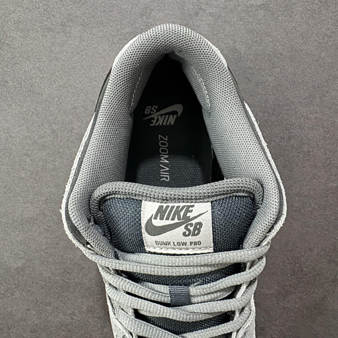 图片[7]-【史诗级】NK Dunk SB Low \”Dark Smoke Grey\” 黑灰色 低帮复古休闲运动滑板鞋 实拍上架 原装头层材料 用料绝不含糊 独家版型蒸餾加工帶來的是更好的视觉和脚感体验 清洁度 电绣工艺 皮料切割干净无任何毛边 细节完美 货号：IHF3063-001 尺码：35.5 36 36.5 37.5 38 38.5 39 40 40.5 41 42 42.5 43 44 44.5 45 46 47.5-选品中心