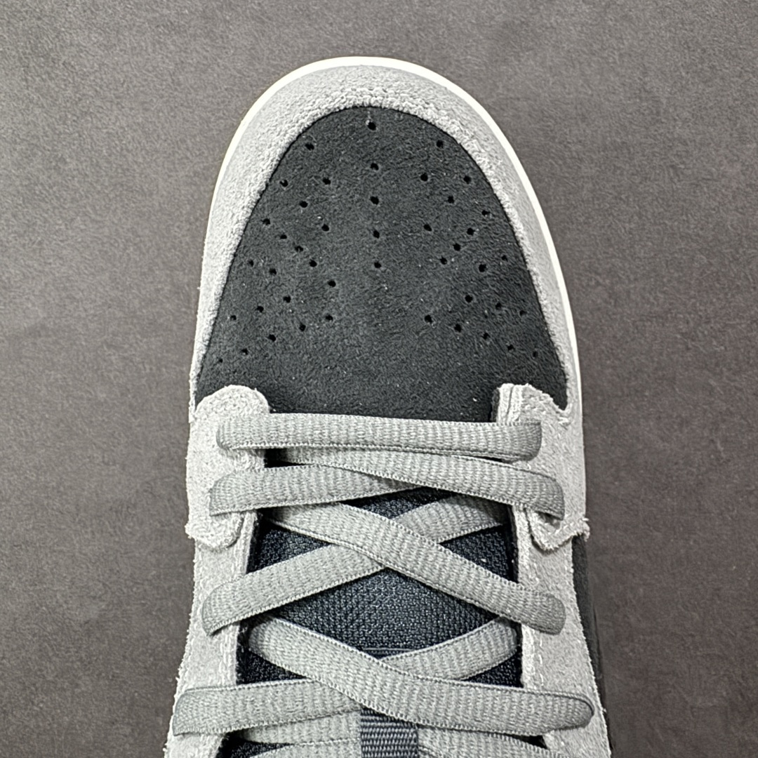 图片[8]-【史诗级】NK Dunk SB Low \”Dark Smoke Grey\” 黑灰色 低帮复古休闲运动滑板鞋 实拍上架 原装头层材料 用料绝不含糊 独家版型蒸餾加工帶來的是更好的视觉和脚感体验 清洁度 电绣工艺 皮料切割干净无任何毛边 细节完美 货号：IHF3063-001 尺码：35.5 36 36.5 37.5 38 38.5 39 40 40.5 41 42 42.5 43 44 44.5 45 46 47.5-选品中心