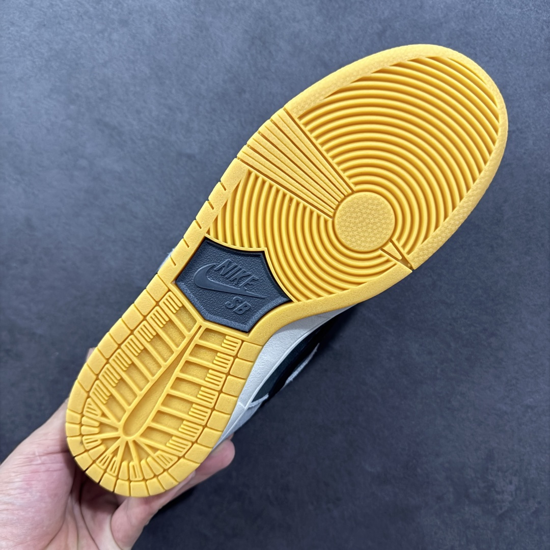 图片[9]-【史诗级】NK Dunk SB Low \”Dark Smoke Grey\” 黑灰色 低帮复古休闲运动滑板鞋 实拍上架 原装头层材料 用料绝不含糊 独家版型蒸餾加工帶來的是更好的视觉和脚感体验 清洁度 电绣工艺 皮料切割干净无任何毛边 细节完美 货号：IHF3063-001 尺码：35.5 36 36.5 37.5 38 38.5 39 40 40.5 41 42 42.5 43 44 44.5 45 46 47.5-选品中心