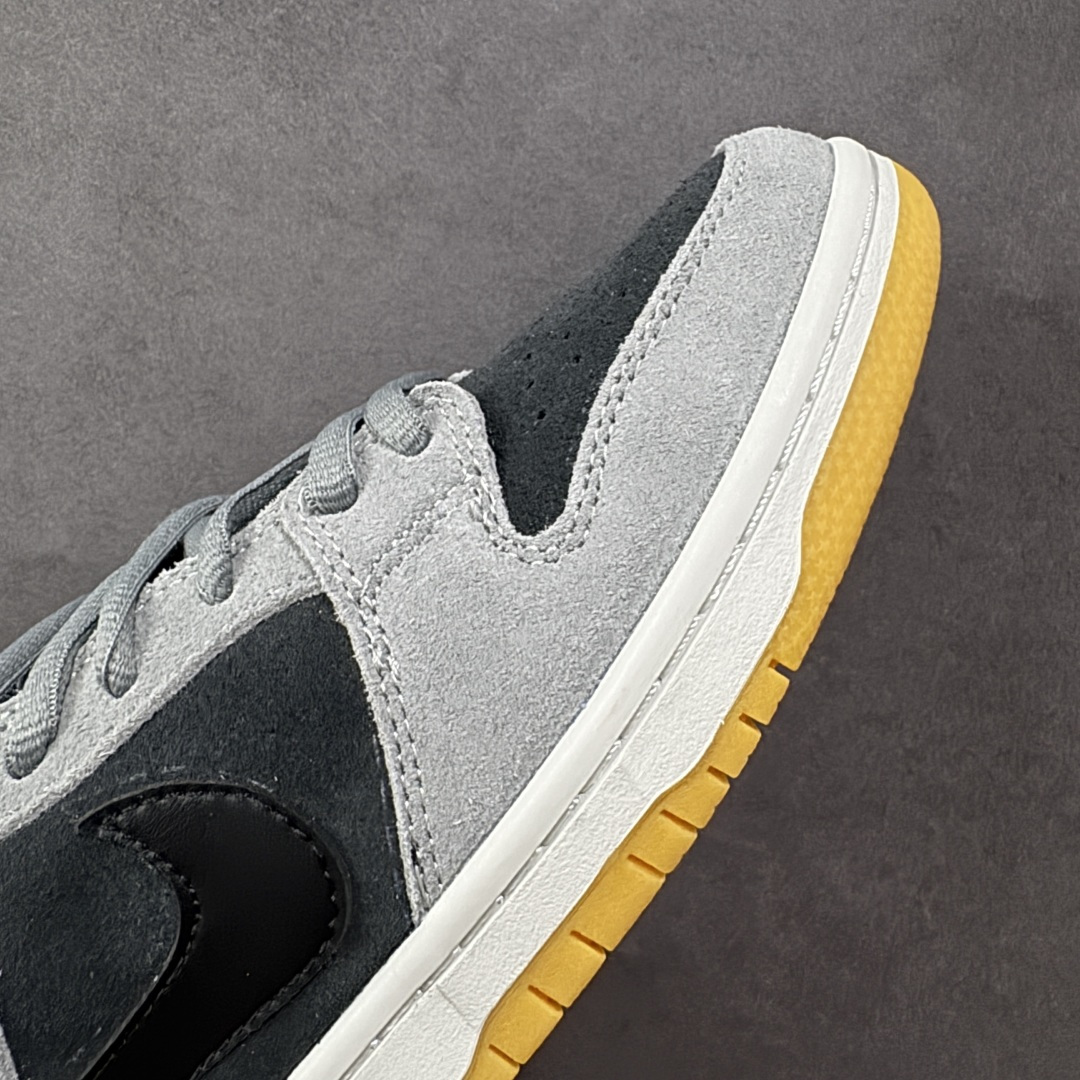 图片[5]-【史诗级】NK Dunk SB Low \”Dark Smoke Grey\” 黑灰色 低帮复古休闲运动滑板鞋 实拍上架 原装头层材料 用料绝不含糊 独家版型蒸餾加工帶來的是更好的视觉和脚感体验 清洁度 电绣工艺 皮料切割干净无任何毛边 细节完美 货号：IHF3063-001 尺码：35.5 36 36.5 37.5 38 38.5 39 40 40.5 41 42 42.5 43 44 44.5 45 46 47.5-选品中心