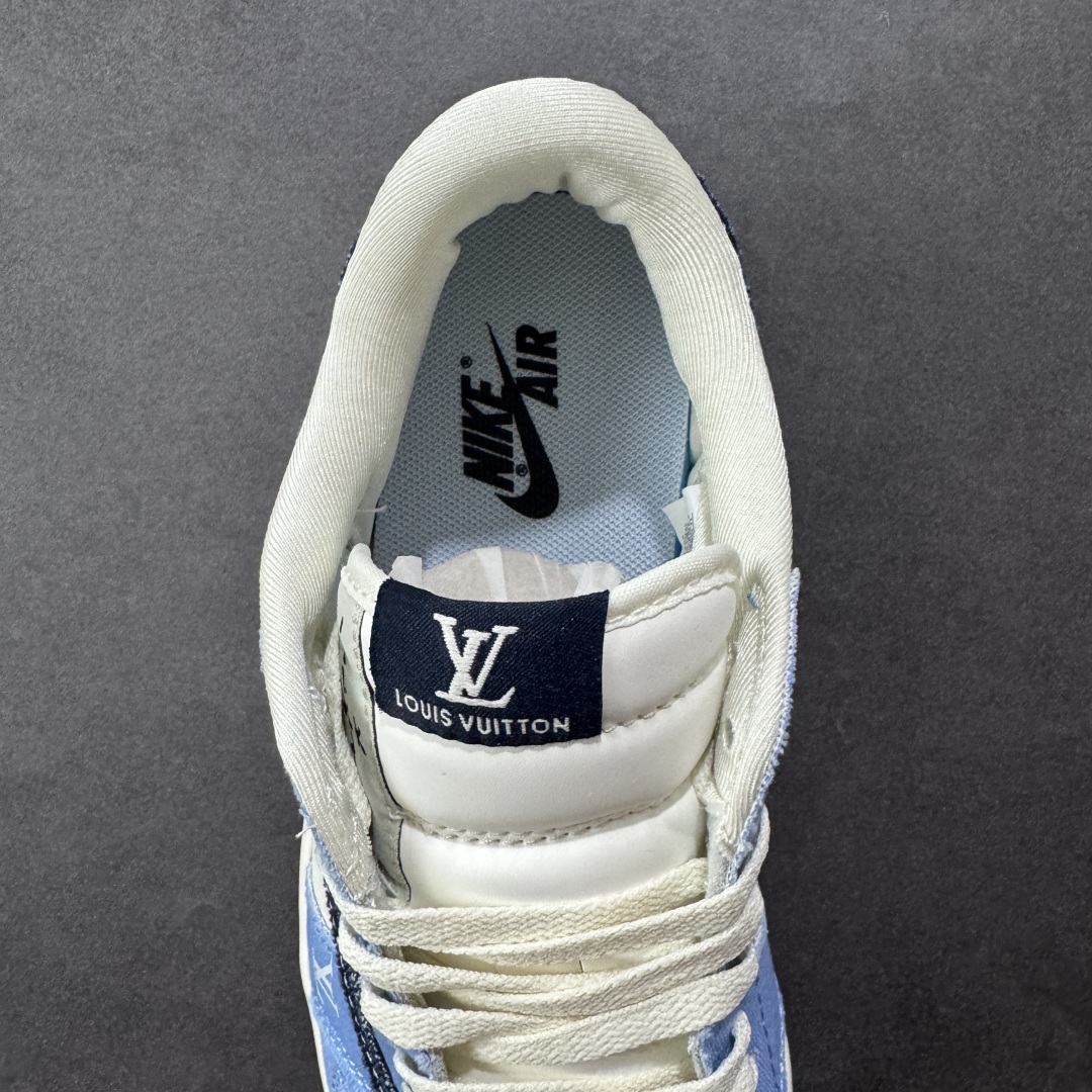 图片[7]-【定制版】Louis Vuitton x Travis Scott x Air Jordan 1 Low 路易威登LV x AJ1 低帮 蓝白倒钩 AJ1 乔丹1代 aj1 乔1 低邦 蓝白倒勾联名 乔丹篮球鞋系列 鞋款整体以米白色皮革为底搭配浅蓝色框架覆盖层，标志性的反钩Swoosh Logo采用深蓝色呈现，内侧也辅以深蓝色Swoosh Logo点缀，鞋舌等多处TS标志性元素均得以保留；后跟侧下方印有Louis Vuitton字样，鞋舌上以LV字样呈现，后跟的Jack厂牌标志以及Wings Logo均采用白色缝线打造，彰显联名身份；最后以米白色中底搭配深蓝色橡胶外底完善整体设计收尾。 货号：JW1188-146 尺码：36 36.5 37.5 38 38.5 39 40 40.5 41 42 42.5 43 44 44.5 45 编码：HXSB330340-选品中心