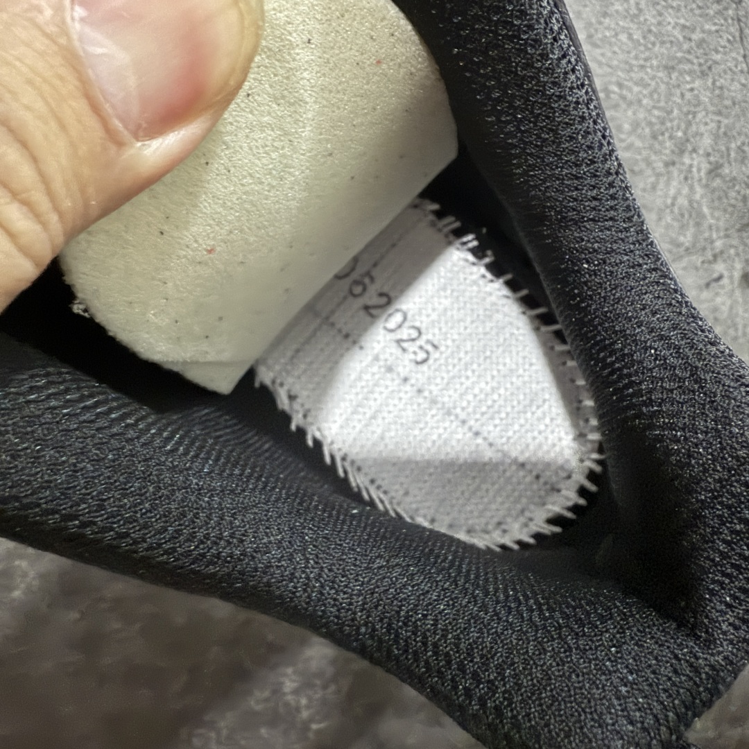 图片[8]-【绿x版】SALOMON XA Pro 3D ADV 萨洛蒙潮流越野机能户外功能鞋 黑色 491274 新配色出货 纯原外贸平台特供订单 耗时半年巨作 全套原纸板楦头开发 原厂特供网布配套加持 确保原汁原味 完美呈现版型 原档数据独家私模五层组合大底 男女鞋同步官方开发至46.5 原装Ortholite轻量化鞋垫 中底布带钢印编号 原厂TPU锁扣 进口港宝加持 后跟自然饱满 还原公司包裹性 鞋面采用SENSIFT贴合技术 全方位贴合包裹脚型 鞋跟部鞋底牵引设计 提供强大的抓地性能 更适应野外崎岖不平的道路 其3D ADVANCED CHASSIS底盘 材料轻量大化 钉齿设计更具稳定性 防护性 鞋底易磨损区运用CONTAGRIP高耐磨材料 应对城市硬质路面长距离跑考验 尺码：36 36.5 37.5 38 38.5 39 40 40.5 41 42 42.5 43 44 44.5 45 46 46.5-选品中心