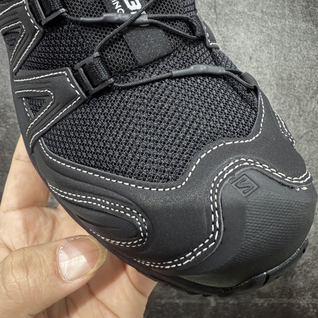 图片[5]-【绿x版】SALOMON XA Pro 3D ADV 萨洛蒙潮流越野机能户外功能鞋 黑色 491274 新配色出货 纯原外贸平台特供订单 耗时半年巨作 全套原纸板楦头开发 原厂特供网布配套加持 确保原汁原味 完美呈现版型 原档数据独家私模五层组合大底 男女鞋同步官方开发至46.5 原装Ortholite轻量化鞋垫 中底布带钢印编号 原厂TPU锁扣 进口港宝加持 后跟自然饱满 还原公司包裹性 鞋面采用SENSIFT贴合技术 全方位贴合包裹脚型 鞋跟部鞋底牵引设计 提供强大的抓地性能 更适应野外崎岖不平的道路 其3D ADVANCED CHASSIS底盘 材料轻量大化 钉齿设计更具稳定性 防护性 鞋底易磨损区运用CONTAGRIP高耐磨材料 应对城市硬质路面长距离跑考验 尺码：36 36.5 37.5 38 38.5 39 40 40.5 41 42 42.5 43 44 44.5 45 46 46.5-选品中心