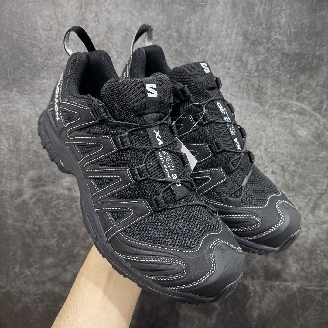 【绿x版】SALOMON XA Pro 3D ADV 萨洛蒙潮流越野机能户外功能鞋 黑色 491274 新配色出货 纯原外贸平台特供订单 耗时半年巨作 全套原纸板楦头开发 原厂特供网布配套加持 确保原汁原味 完美呈现版型 原档数据独家私模五层组合大底 男女鞋同步官方开发至46.5 原装Ortholite轻量化鞋垫 中底布带钢印编号 原厂TPU锁扣 进口港宝加持 后跟自然饱满 还原公司包裹性 鞋面采用SENSIFT贴合技术 全方位贴合包裹脚型 鞋跟部鞋底牵引设计 提供强大的抓地性能 更适应野外崎岖不平的道路 其3D ADVANCED CHASSIS底盘 材料轻量大化 钉齿设计更具稳定性 防护性 鞋底易磨损区运用CONTAGRIP高耐磨材料 应对城市硬质路面长距离跑考验 尺码:36 36.5 37.5 38 38.5 39 40 40.5 41 42 42.5 43 44 44.5 45 46 46.5-选品中心