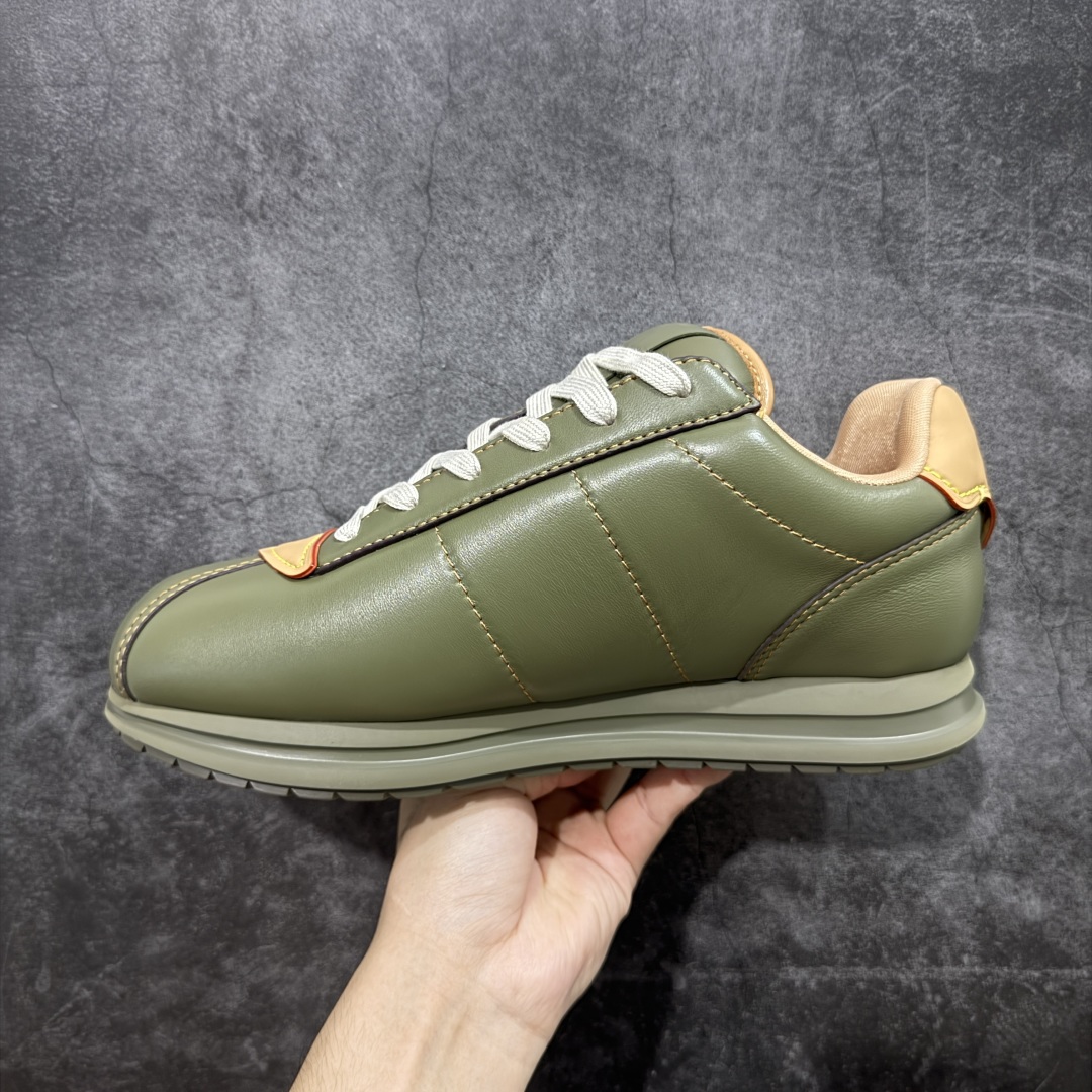 图片[2]-【佛山超A版】LV BUTTERSOFT 棕色阿甘鞋 LV路易威登 Nigo菲董 联名 Buttersoft系列 胖丁 厚底 休闲 运动鞋 阿甘鞋 原版购入开发做货 原版定制头层牛皮 内里进口透气网里 原版开模防滑TPU材质鞋底 碾压市面一切版本 欢迎随意对比 LV Buttersoft 运动鞋出自 Pharrell Williams 之手，以柔软的 Monogram 印花羊皮革与牛皮革重绎 1960 年代的潮流构型，再借加衬鞋面升级舒适体验。LV 字母和皮革饰边点明品牌身份，Pharrell Williams 肖像与龙虾压纹图案共述 2025 秋冬男装秀场风尚 尺码：39-46码-选品中心