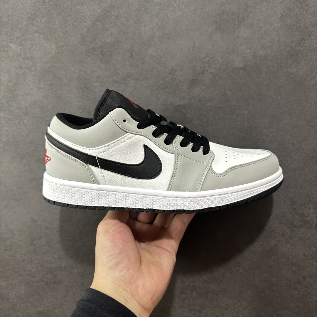 【头层S版】Air Jordan AJ1 Low 低帮系列 全新流水线出品 全配色原鞋对照 原楦原纸板开发 客订头层皮料 全鞋电脑针车 私模大底正确咬花克重内置气垫 原盒内外原标 完美零毛边处理 多重QC质检 超越公司货的品控标准 实实在在的免检产品 货号:553558-030 尺码:36-45半-选品中心