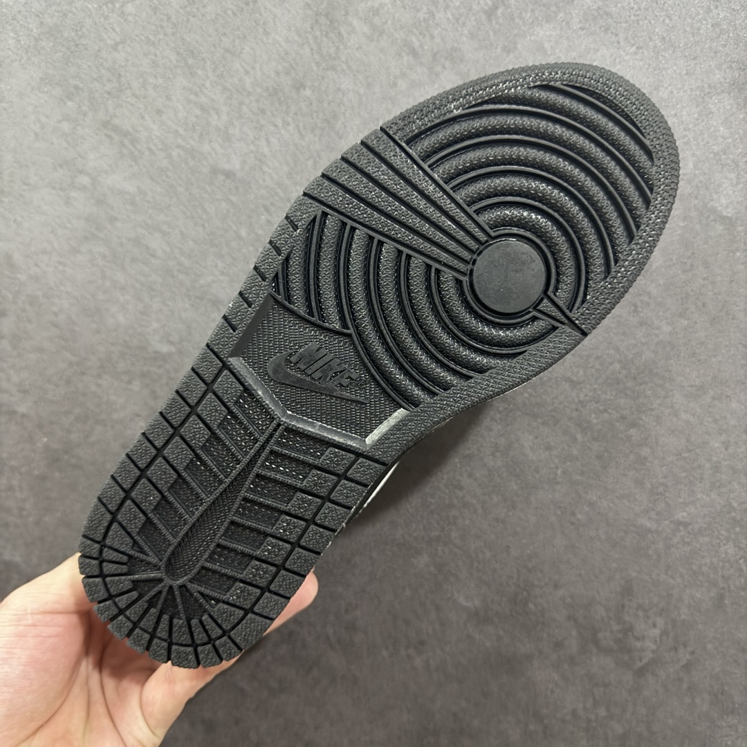 图片[9]-【头层S版】Air Jordan AJ1 Low 低帮系列 全新流水线出品 全配色原鞋对照 原楦原纸板开发 客订头层皮料 全鞋电脑针车 私模大底正确咬花克重内置气垫 原盒内外原标 完美零毛边处理 多重QC质检 超越公司货的品控标准 实实在在的免检产品 货号：553558-030 尺码：36-45半-选品中心