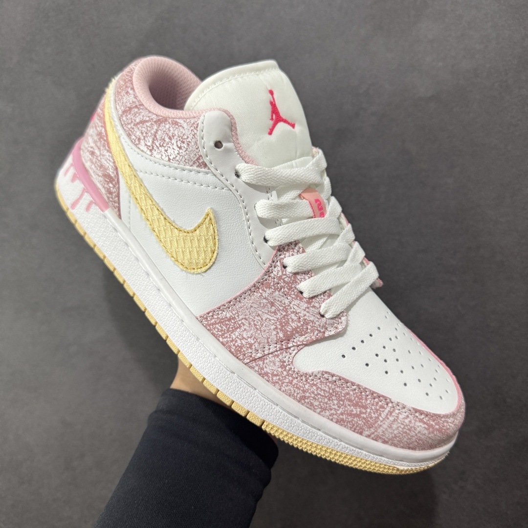 图片[3]-【头层S版】Air Jordan AJ1 Low 低帮系列 全新流水线出品 全配色原鞋对照 原楦原纸板开发 客订头层皮料 全鞋电脑针车 私模大底正确咬花克重内置气垫 原盒内外原标 完美零毛边处理 多重QC质检 超越公司货的品控标准 实实在在的免检产品 货号：CW7104-601 尺码：36-45半-选品中心